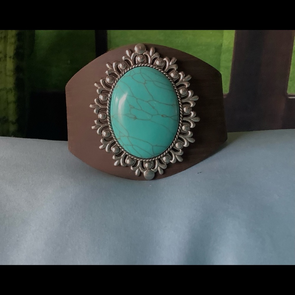 Leather and Turquoise mixed stone bracelet.